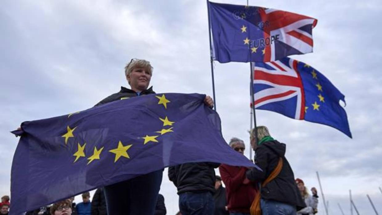 Partidarios de la pertenencia del Reino Unido a la UE, en un acto en Whitstable, en Inglaterra, el 8 de abril