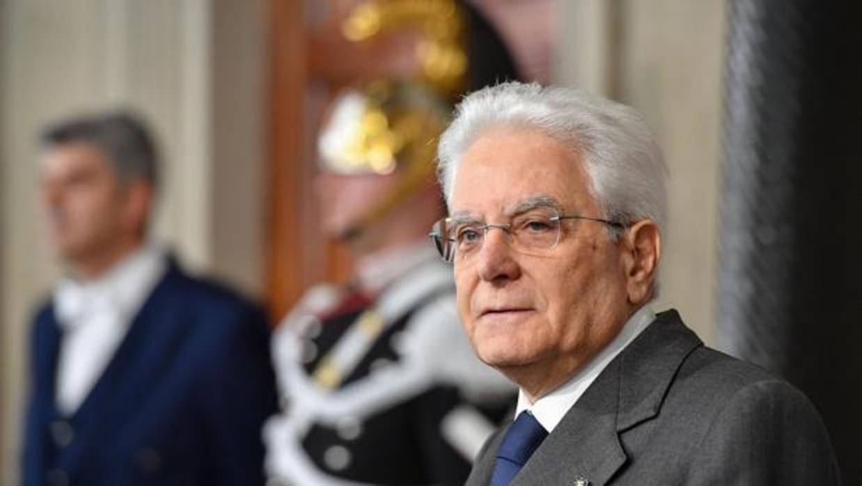 El presidente italiano, Sergio Mattarella, ofrece una rueda de prensa al final de la segunda ronda de negociaciones para formación de Gobierno, en el Palacio del Quilrinal en Roma (Italia)