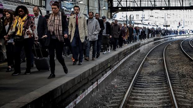 Macron desinfla la huelga de los ferroviarios