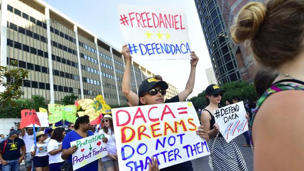 Un juez de EE.UU. ordena a Trump reactivar el DACA y aceptar a nuevos «dreamers»