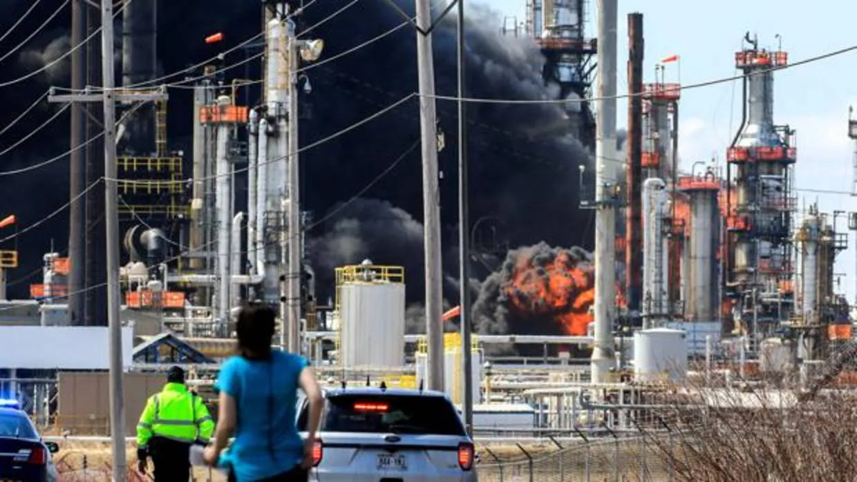 Una explosión en una refinería de Wisconsin causa veinte heridos