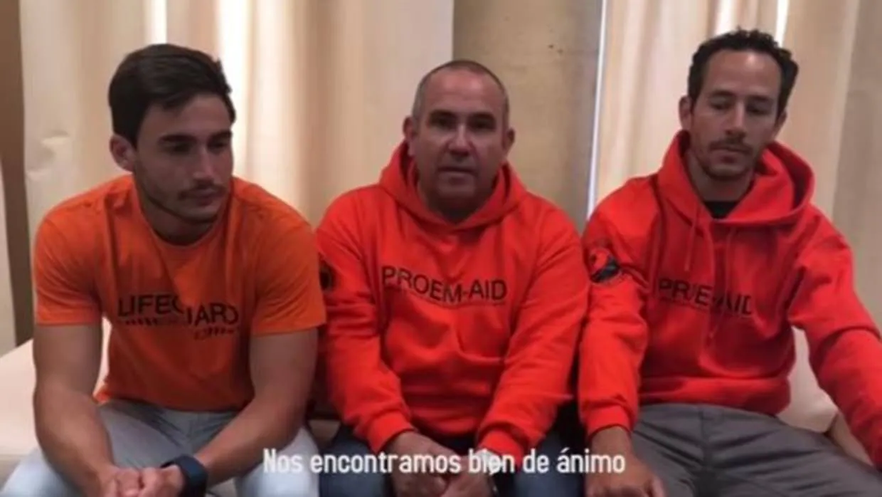Tres bomberos españoles, a juicio por presunto tráfico de personas en la isla de Lesbos
