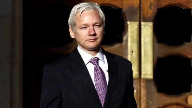 Ecuador ordena retirar la seguridad adicional de Assange de su Embajada en Londres