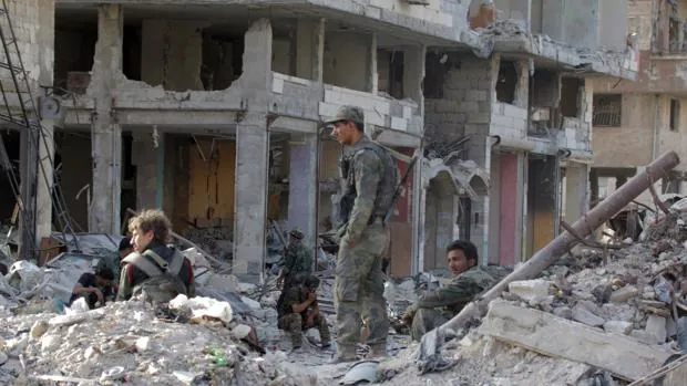 Al menos 26 efectivos leales a Al Assad mueren en un doble atentado de Daesh en Siria