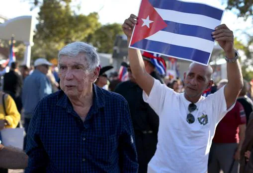 Posada Carriles, en una protesta en 2014 tras el anuncio de Obama del deshielo con Cuba