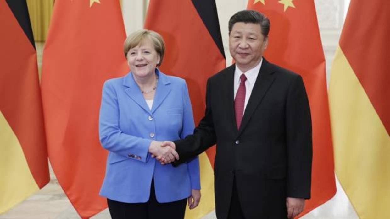 El presidente de China, Xi Jinping, recibe a la canciller Angela Merkel