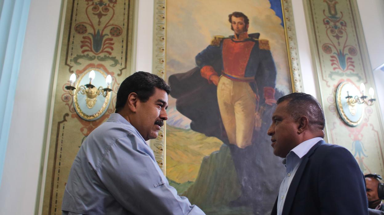 Nicolás Maduro saluda al gobernador opositor de Nueva Esparta, Alfredo Díaz