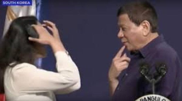 El beso de Duterte a una trabajadora filipina en Seúl desata una ola de críticas