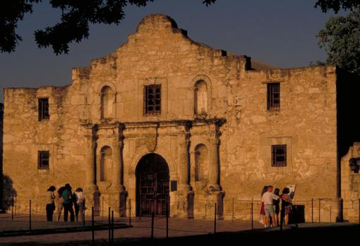 El Álamo, la antigua misión española de San Antonio de Valero en Texas