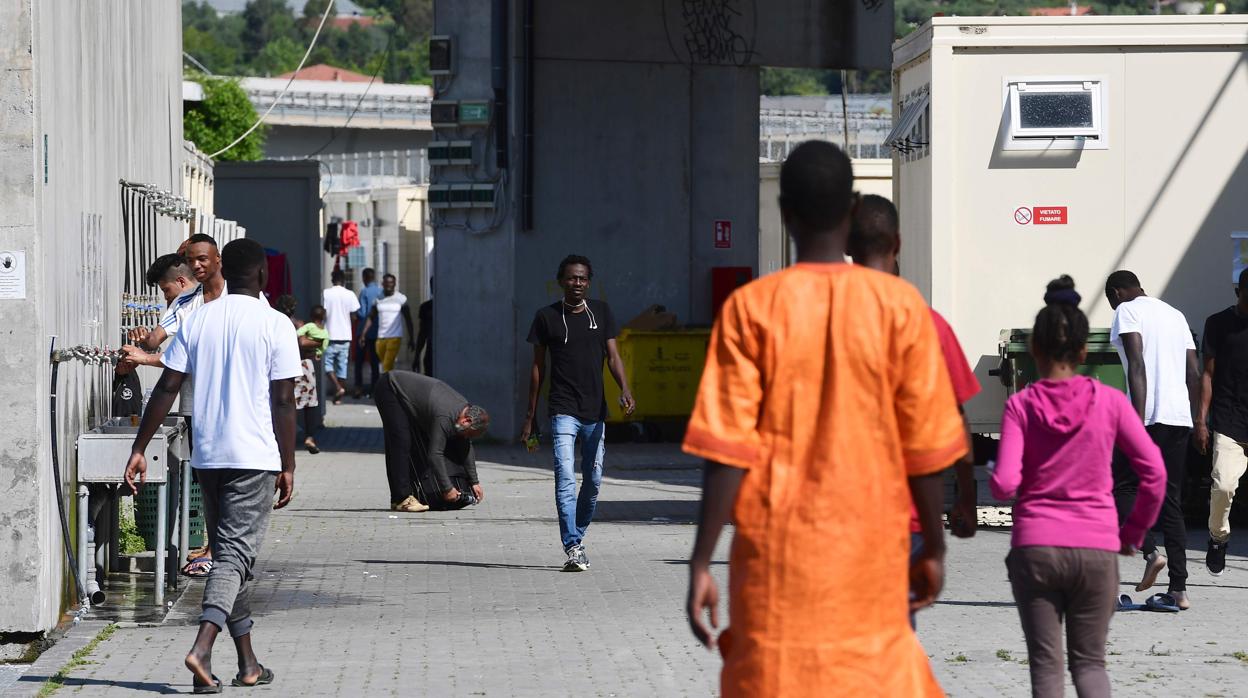 Inmigrantes en Ventimiglia, en la frontera entre Italia y Francia