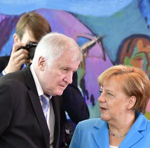 Seehofer y Merkel en Berlín