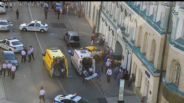 Ocho heridos al arrollar un taxi a la multitud junto a Plaza Roja de Moscú