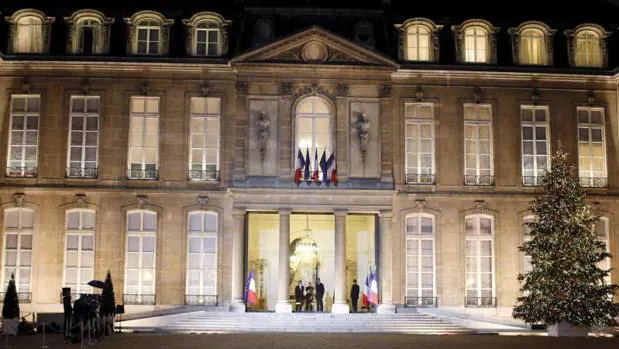 Acusan a Macron de gastarse 500.000 euros en una vajilla nueva para el Palacio del Elíseo