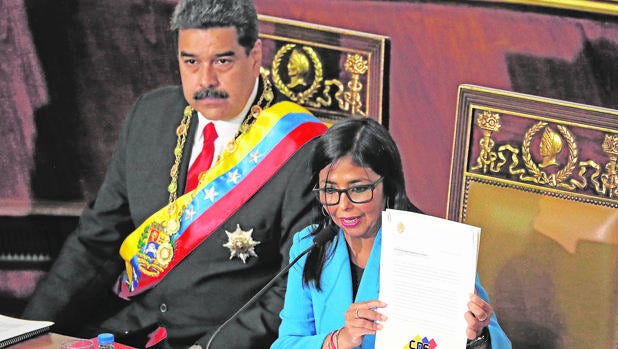 La UE sanciona a los dos vicepresidentes venezolanos y otros nueve altos cargos por represión