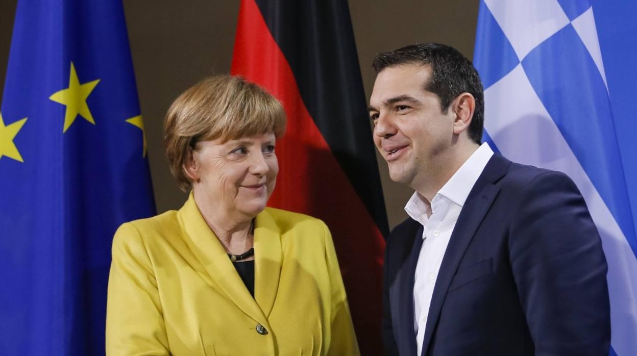 La canciller Angela Merkel con el primer ministro griego Alexis Tsipras