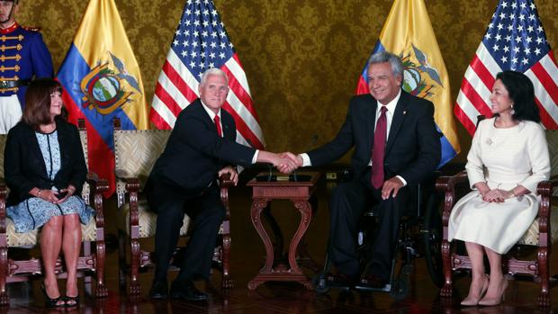 Ecuador se agita ante la llegada los cuerpos de los periodistas asesinados y la visita de Mike Pence