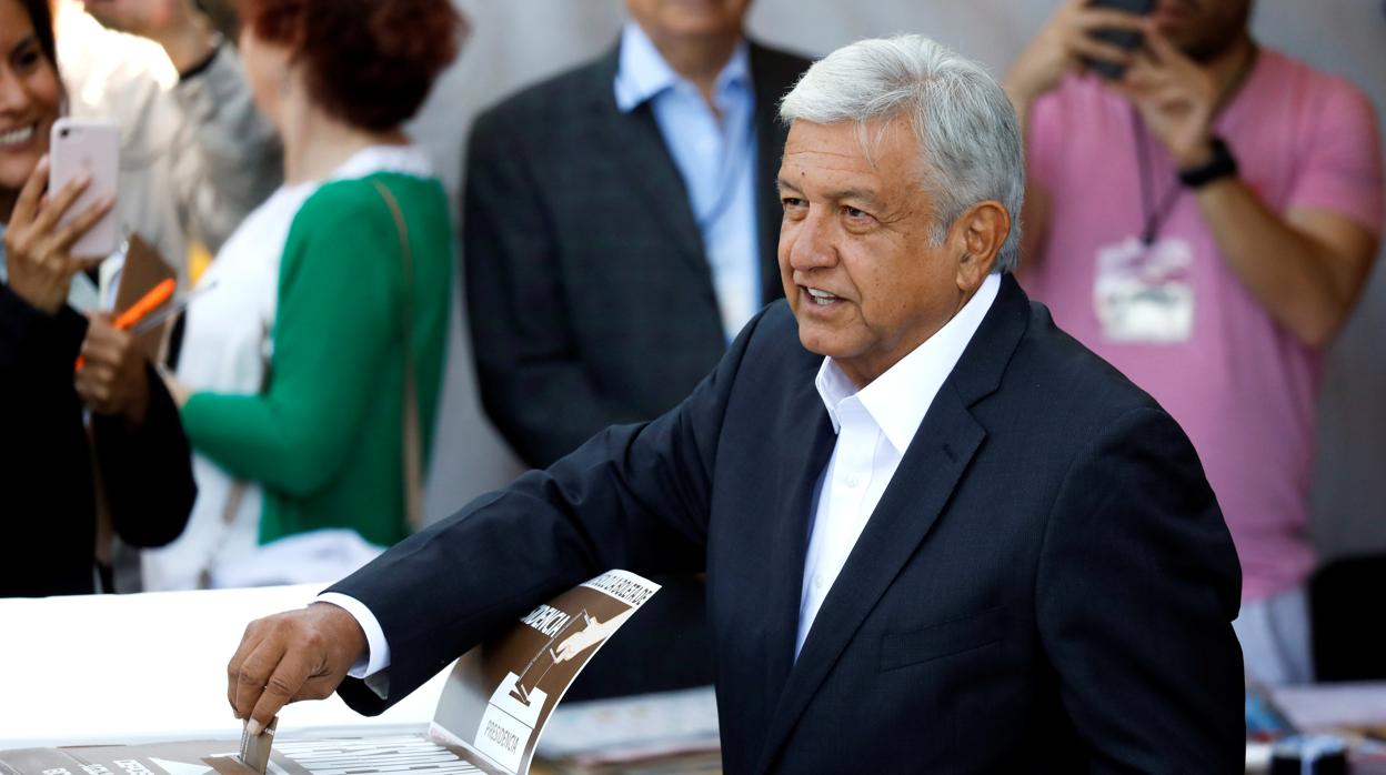 El favorito Andrés Manuel López Obrador (Morena) ha sido el más madrugador a la hora de votar