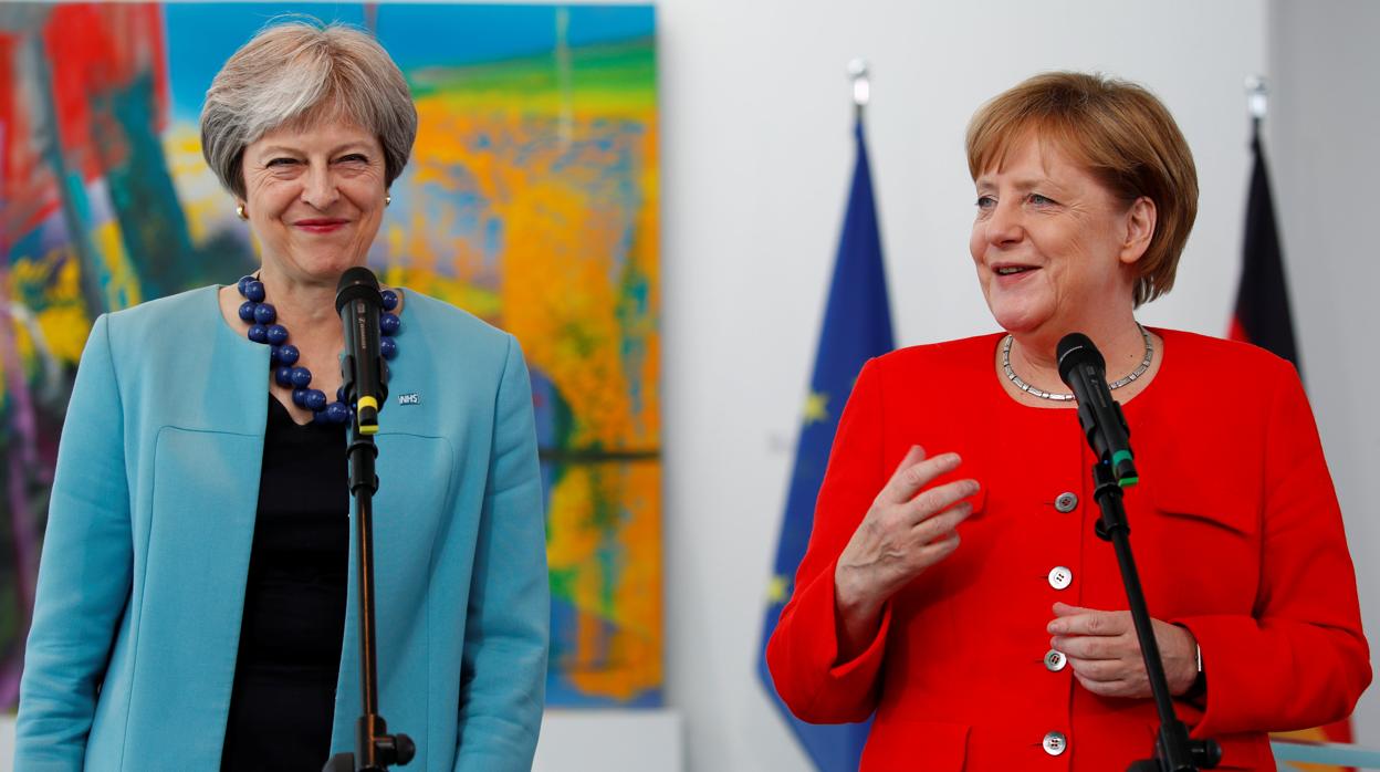 Theresa May y Angela Merkel en el encuentro de este jueves