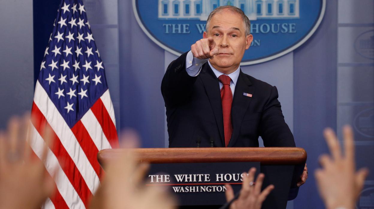 Scott Pruitt en una rueda de prensa en la Casa Blanca