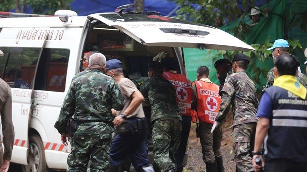 Rescatados cuatro niños de la cueva de Tailandia