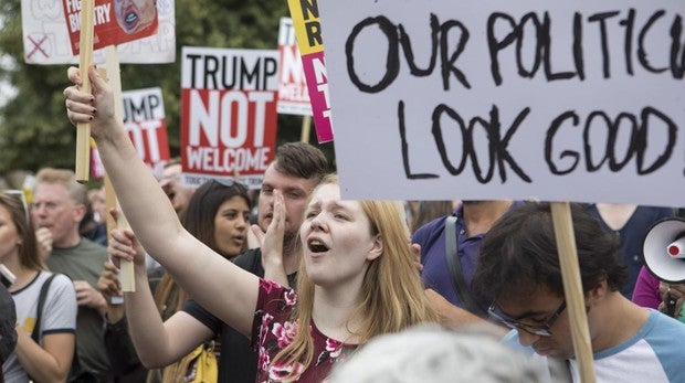 Reino Unido recibe a Trump con numerosas protestas en todo el país