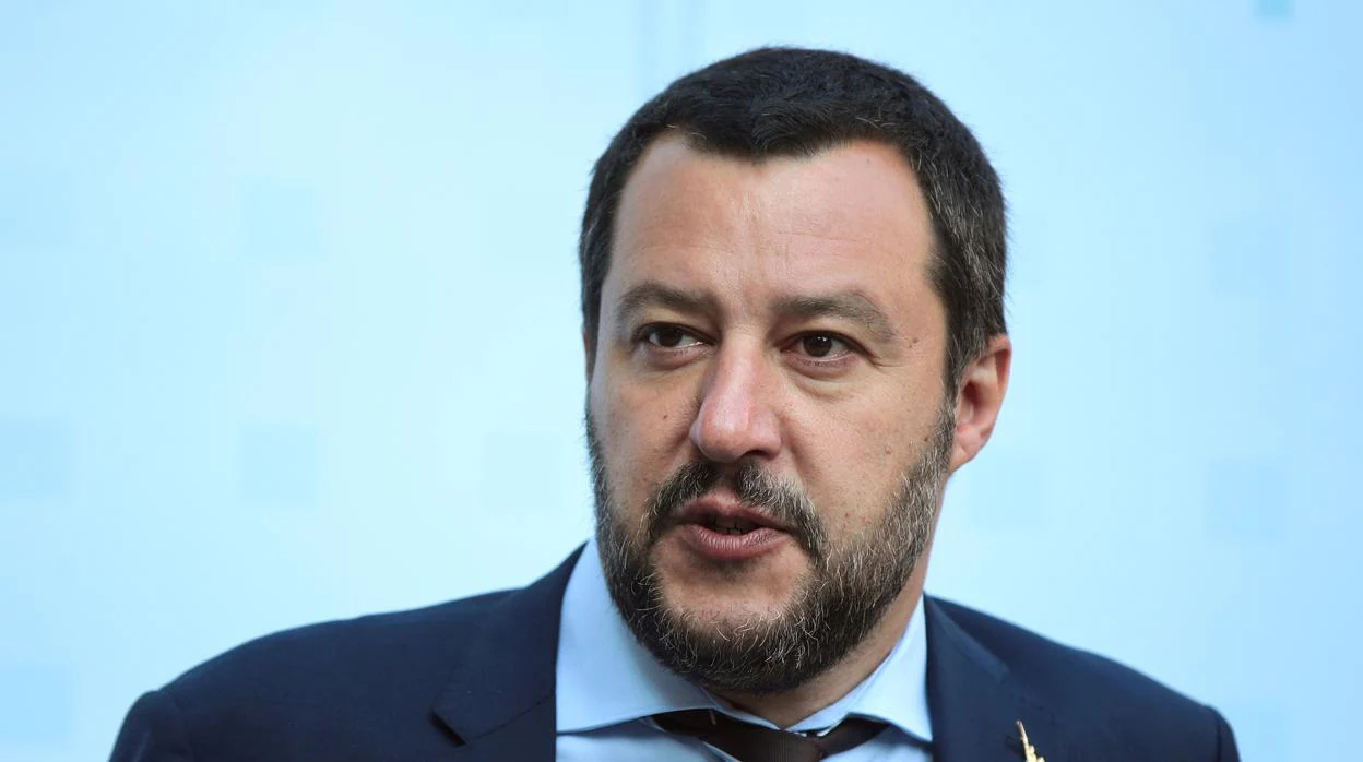 Salvini tacha de «mentira» la denuncia de ONG sobre abandono de inmigrantes
