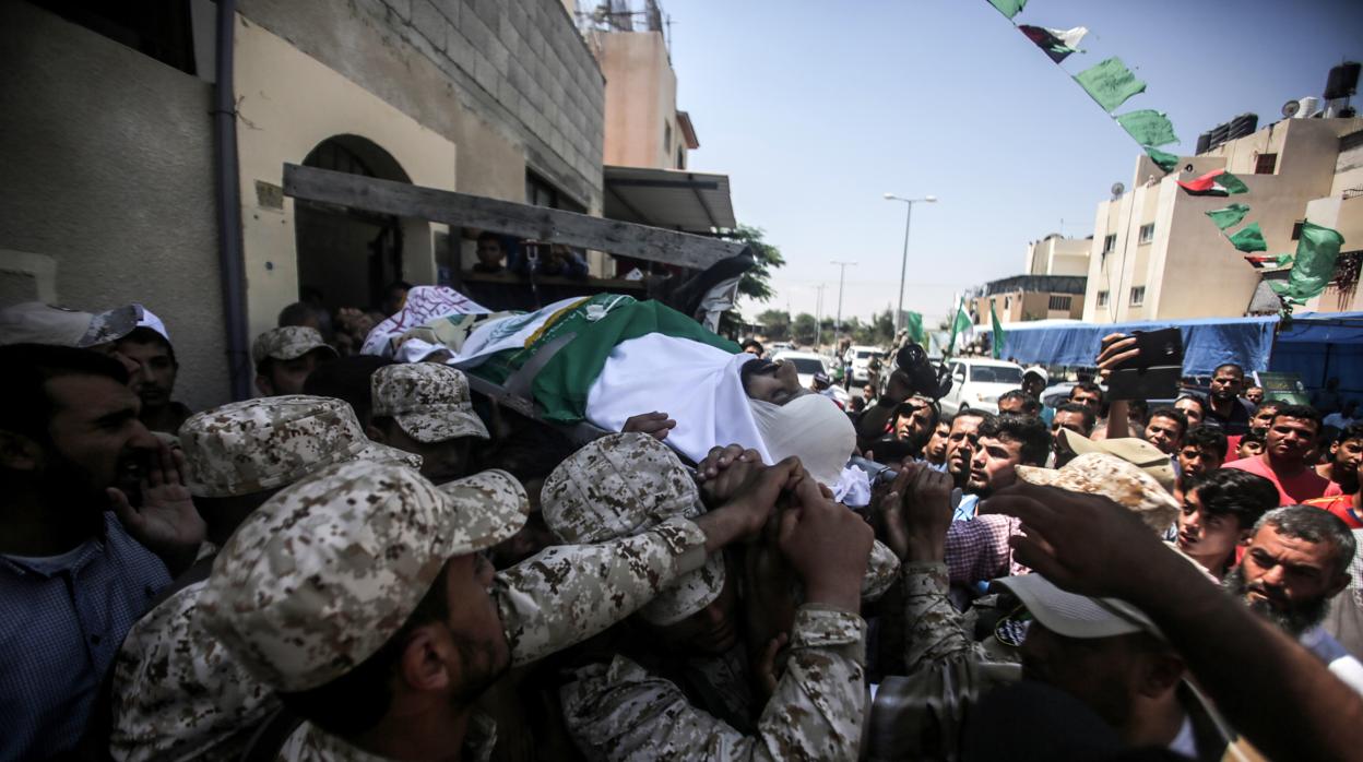 Funeral de un militante de Hamás tras el ataque del Ejército israelí este viernes