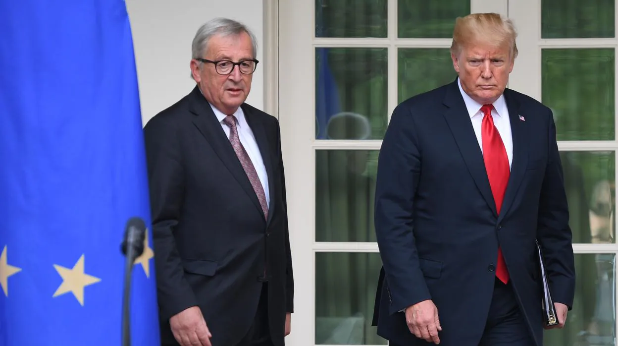 Jean-Claude Juncker y Donald Trump al término de su reunión en la Casa Blanca