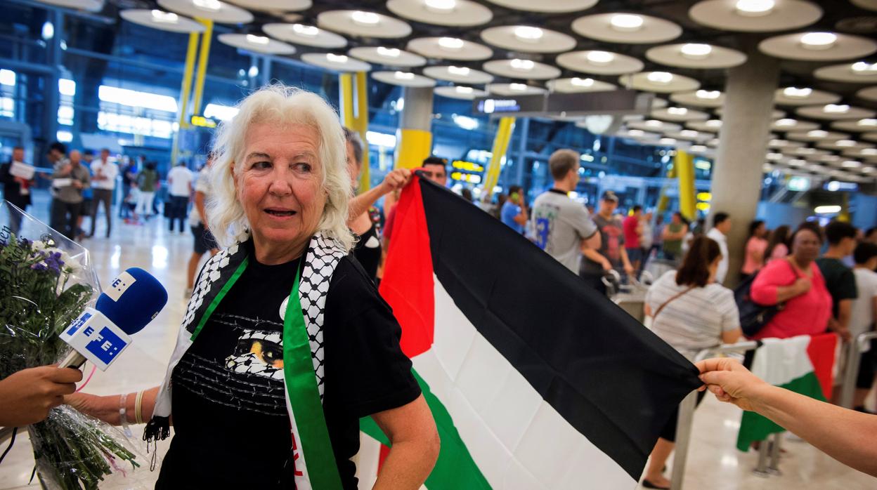 Lucía Mazarrasa, una de las dos activistas detenidas por Israel, a su llegada a España
