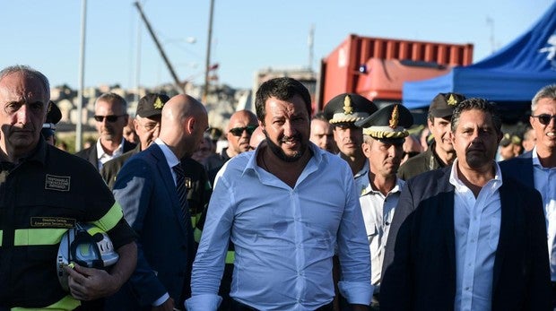 Salvini salió de fiesta el día de la tragedia en Génova