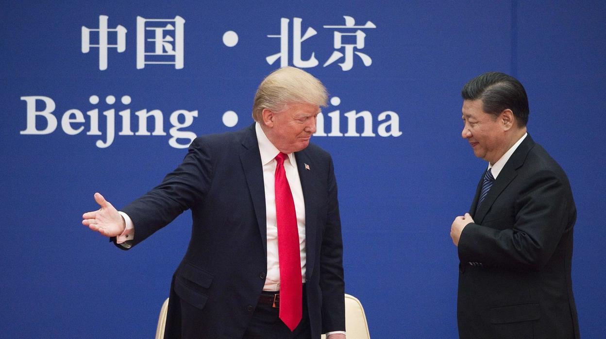 Donald Trump y su homólogo chino, Xi Jinping, se reúnen ante líderes empresariales en 2017