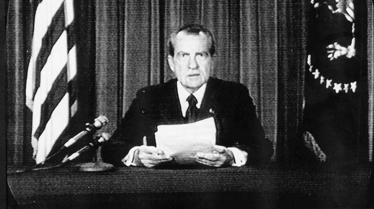 Richard Nixon anuncia su dimisión como presidente de los Estados Unidos