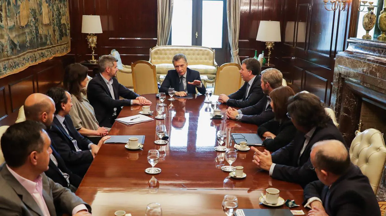 Macri se reúne con los ministros que conforman su nuevo Gabinete