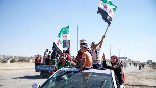 Los miles de yihadistas mezclados entre civiles retrasan el asalto a Idlib