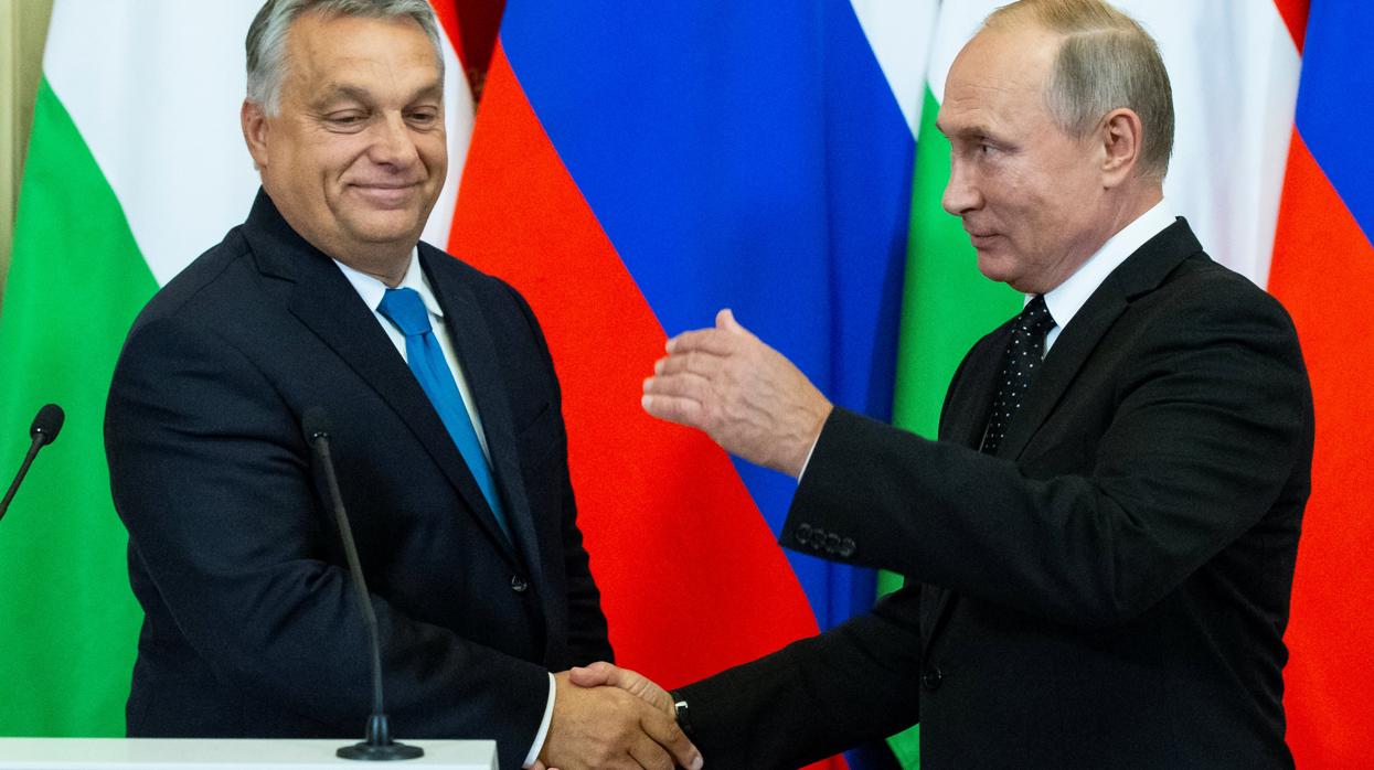 Viktor Orban y Vladimir Putin en su encuentro informal en Moscú