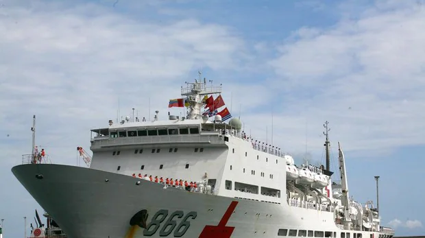 Maduro recibe al buque hospital chino tras vetar al de EE.UU.