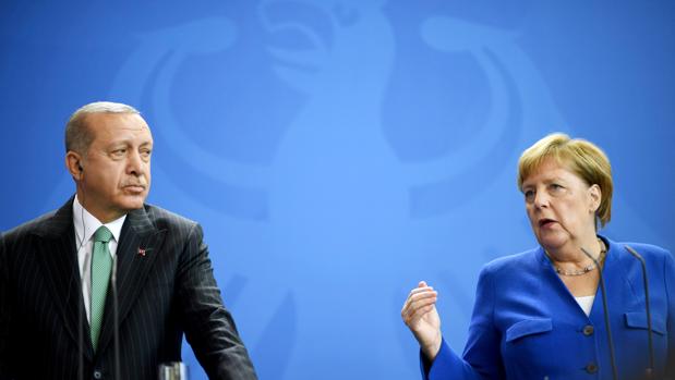 Merkel y Erdogan escenifican una tensa reconciliación sin ocultar sus diferencias