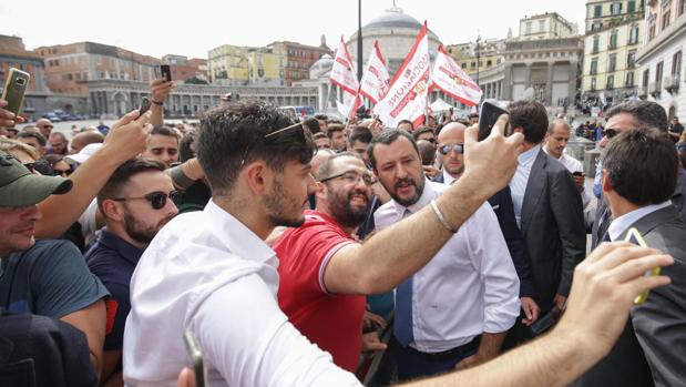 Salvini amenaza con cerrar los aeropuertos a los refugiados que regresan de Alemania