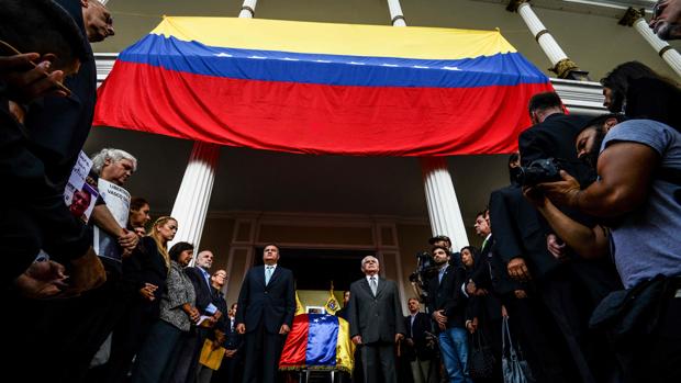La oposición venezolana transportará a pie el cuerpo del concejal Albán hasta el Cementerio del Este