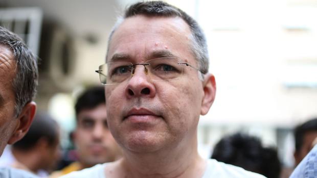 Un tribunal turco ordena la puesta en libertad del pastor estadounidense Andrew Brunson