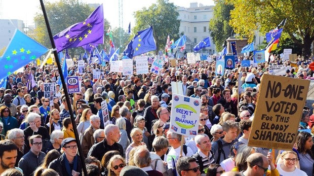 Medio millón de personas salen a las calles de Londres para pedir un segundo referéndum sobre el Brexit