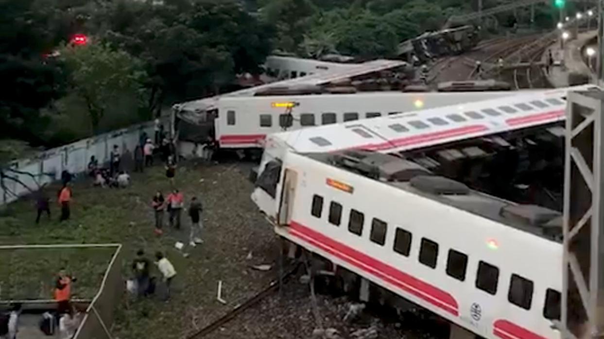 El tren Puyuma Exprés 6432 descarriló a las 16.50 hora local de Taiwán