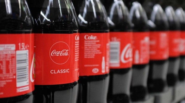 Condenan a un padre alcohólico que solo alimentaba a sus hijos de pasteles y Coca-Cola