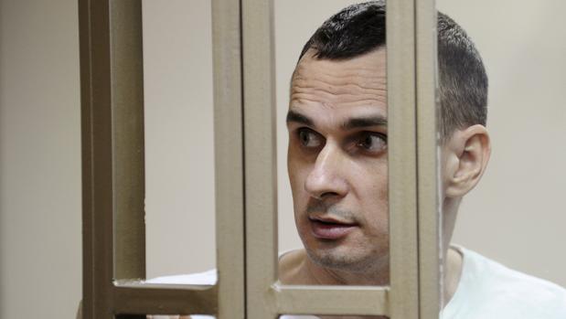 El cineasta ucraniano Oleg Sentsov, encarcelado en Rusia, gana el premio Sájarov 2018