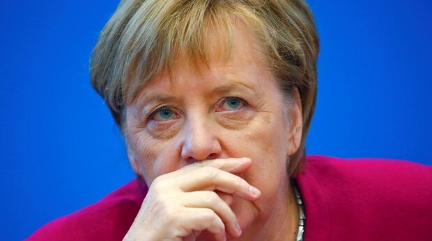 Merkel llamó por teléfono a Rajoy para interesarse por los detalles de su retirada