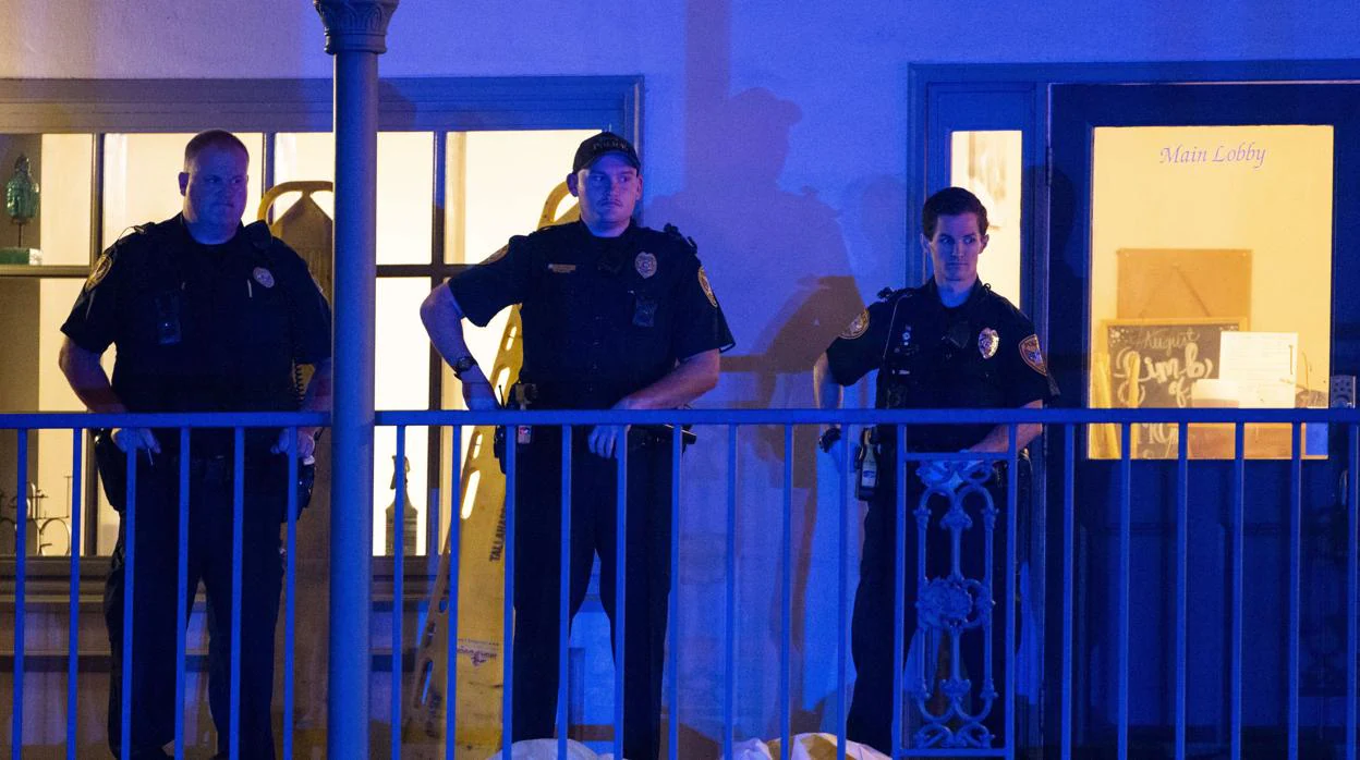 La policía custodia el centro de yoga en el que tuvo lugar el ataque