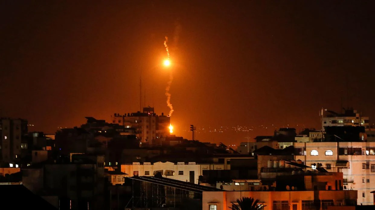 Bengalas israelíes caen sobre Gaza este lunes