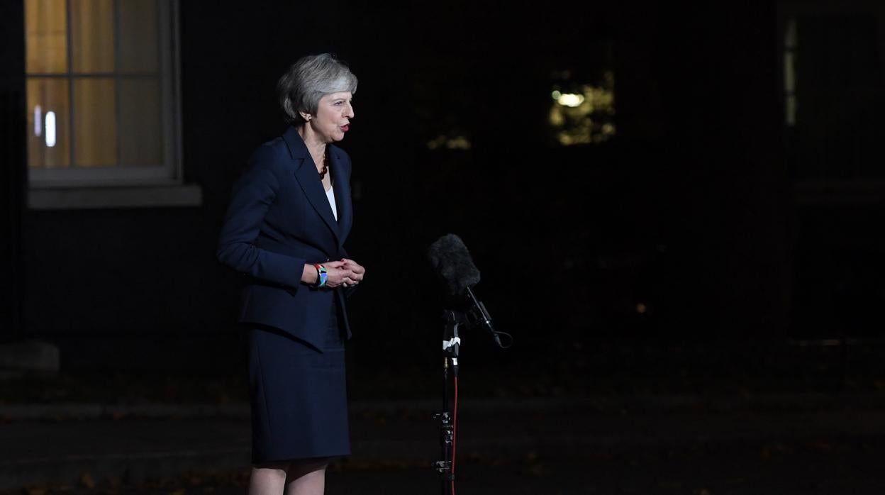 May defenderá su acuerdo de Brexit en el Parlamento ante un gran frente de oposición