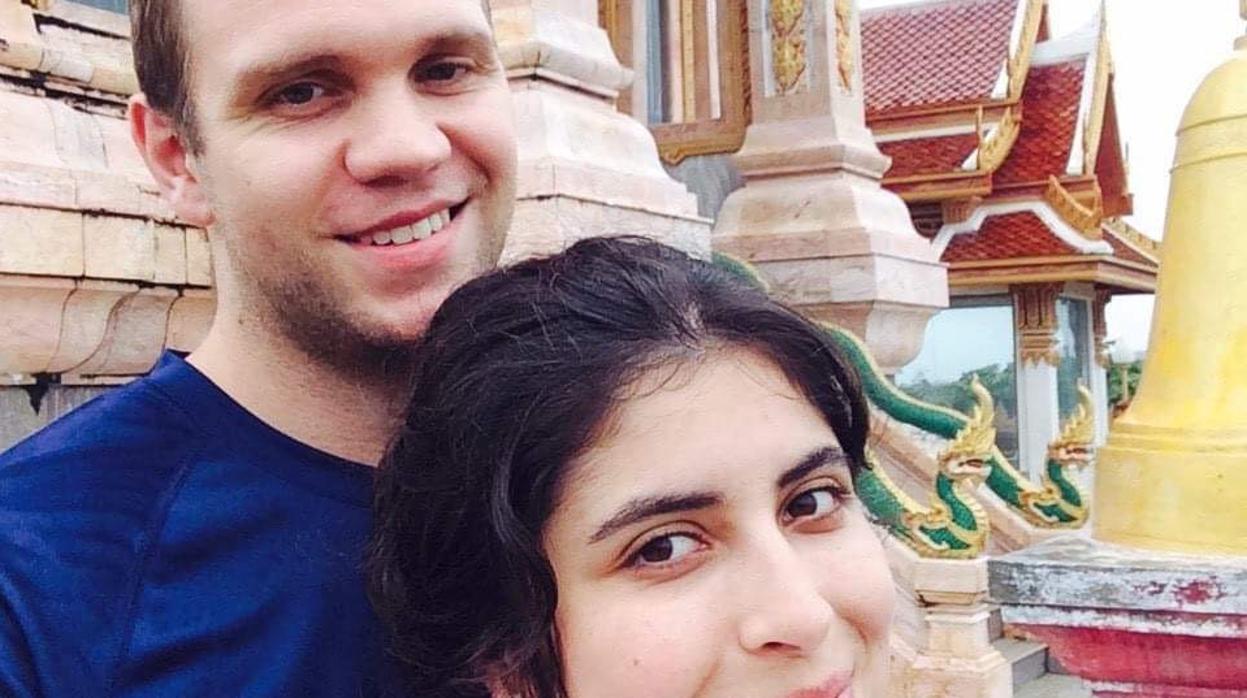 Matthew Hedges y su esposa Daniela Tejada durante sus vacaciones en Tailandia