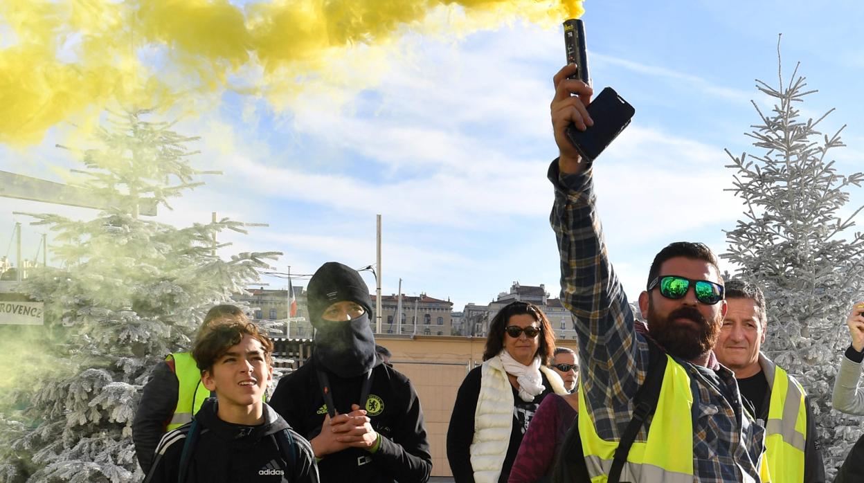 Suben los precios de los chalecos reflectantes en Amazon por las protestas en Francia